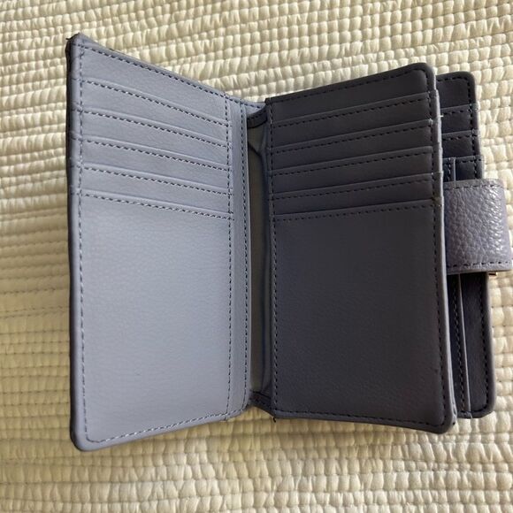 Safe Keeper Periwinkle Soft Genuine Leather Wallet Like New - Picture 7 of 9